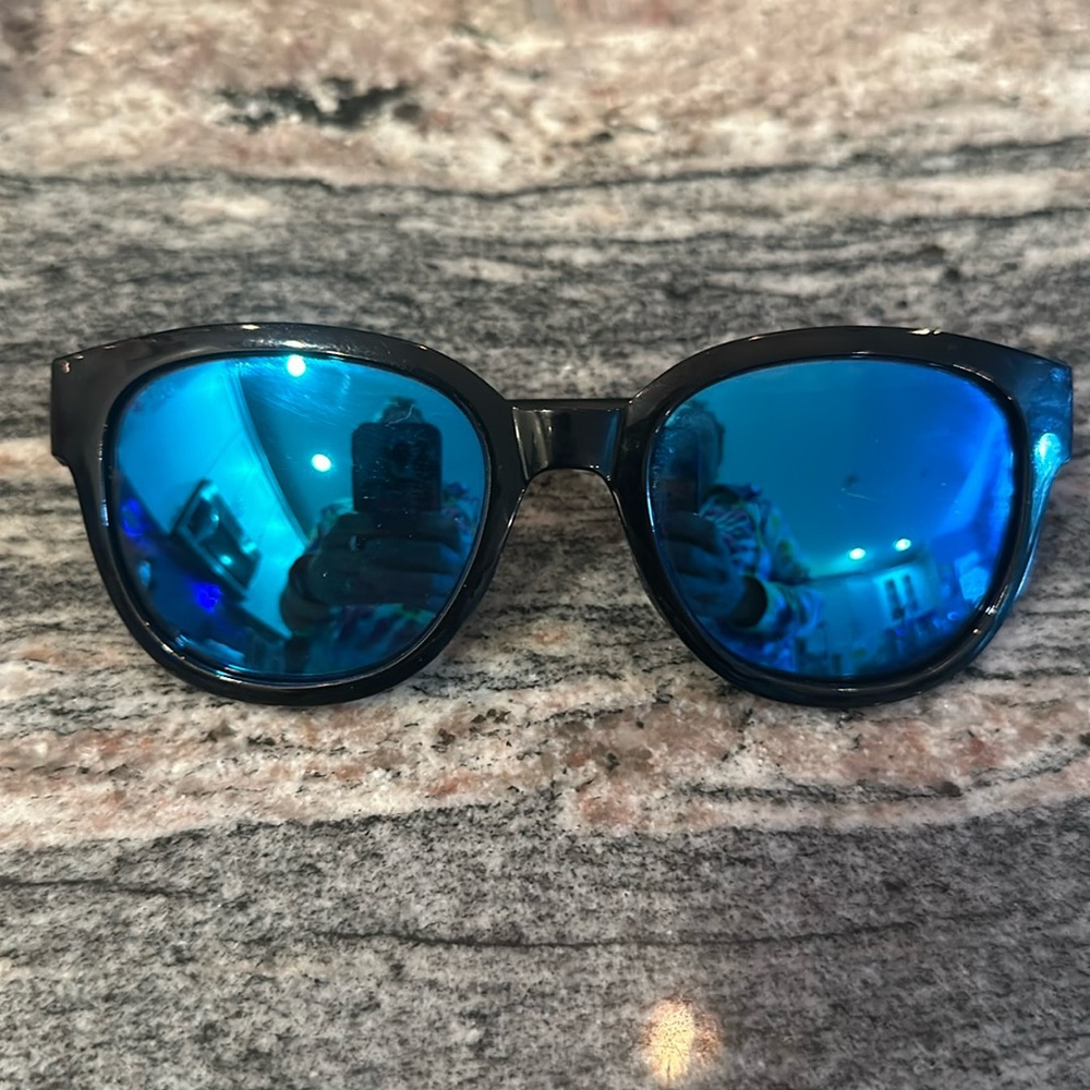 Costa Salina sunglasses with 580G blue mirror glass